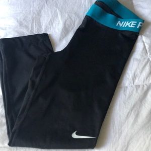 Womans Nike athletic Capri pants